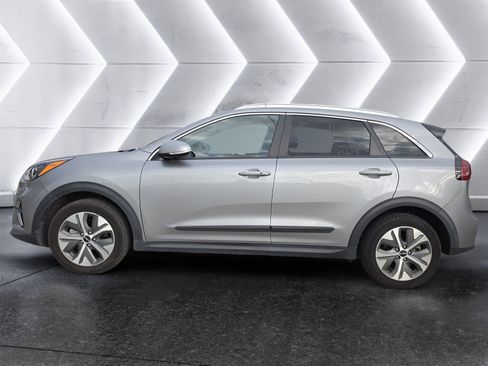 Used 2022 Kia Niro EX w/ Cold Weather Package image 3