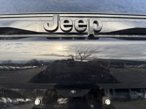 New 2025 Jeep Grand Cherokee Limited w/ Black Appearance Package image 17