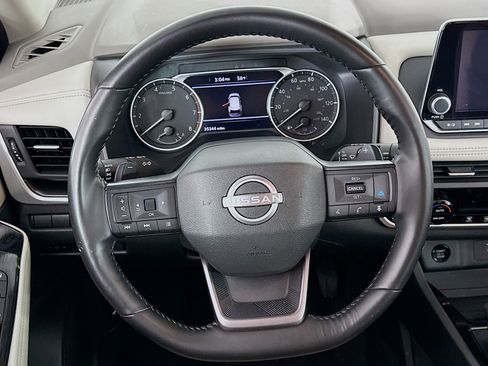 Used 2025 Nissan Rogue SV image 18