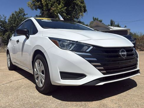 Used 2024 Nissan Versa S FWD image 3