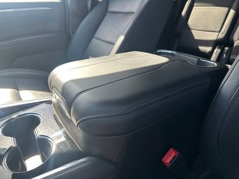 Certified 2025 Chevrolet Suburban Z71 AWD/4WD image 12
