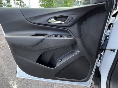 Certified 2024 Chevrolet Equinox LT FWD image 9
