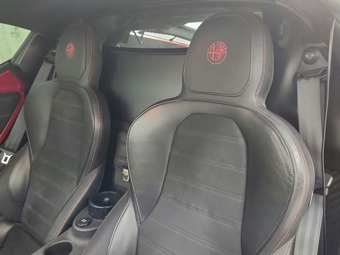 Used 2015 Alfa Romeo 4C Launch Edition w/ Convenience Group RWD image 23