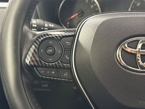 Used 2019 Toyota RAV4 XLE Premium image 15