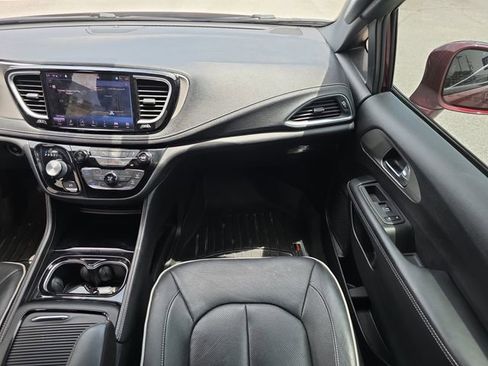 Used 2022 Chrysler Pacifica Limited w/ S Appearance Package FWD image 14