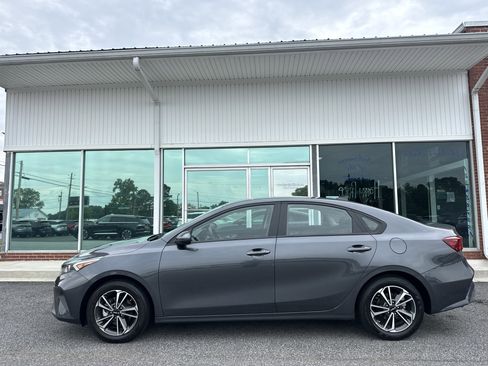 Used 2024 Kia Forte LXS FWD image 1