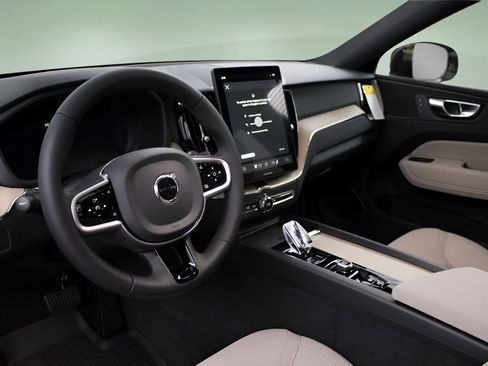 New 2026 Volvo XC60 B5 Plus w/ Protection Package Premier AWD/4WD image 19