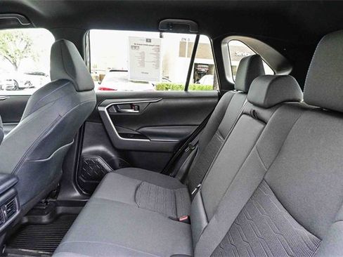Used 2022 Toyota RAV4 SE image 20