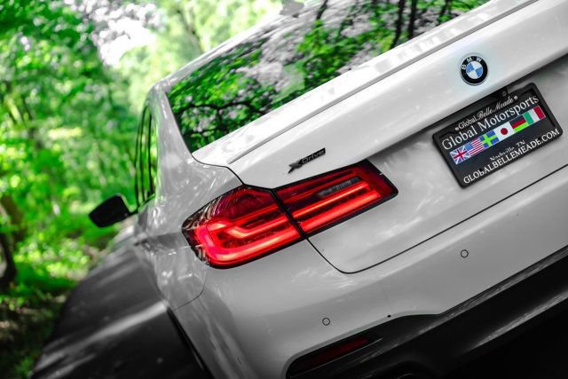 Used 2020 BMW M550i xDrive w/ Dynamic Handling Package AWD/4WD image 15