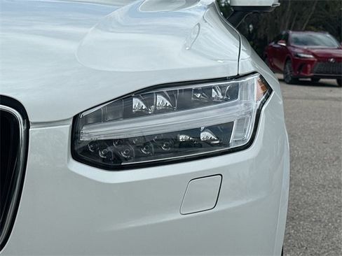 Used 2022 Volvo XC90 T5 Momentum w/ Advanced Package image 9