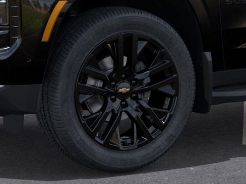 New 2025 Chevrolet Suburban Premier image 9
