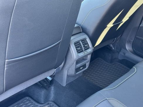 Used 2022 Volkswagen Taos SE image 24