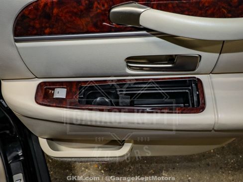 Used 2010 Lincoln Town Car Signature Limited image 78