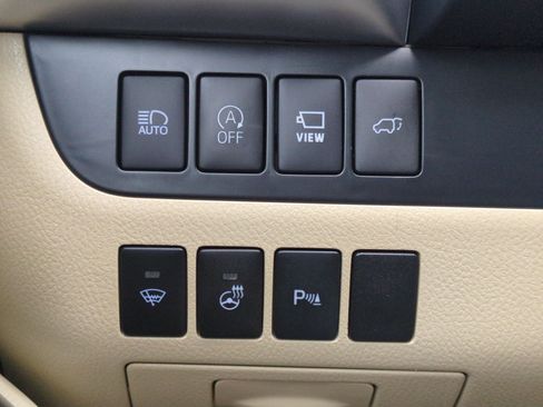 Used 2019 Toyota Highlander Limited Platinum FWD image 17