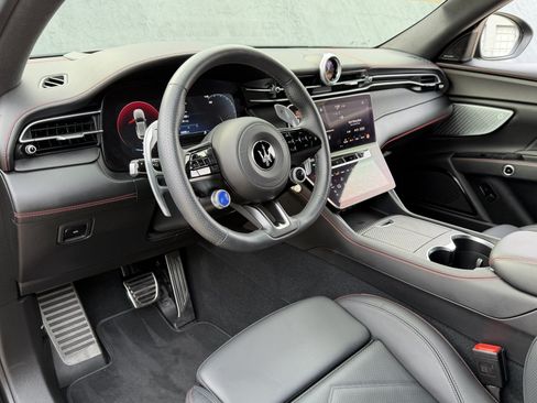 Used 2024 Maserati Grecale Trofeo AWD/4WD image 13