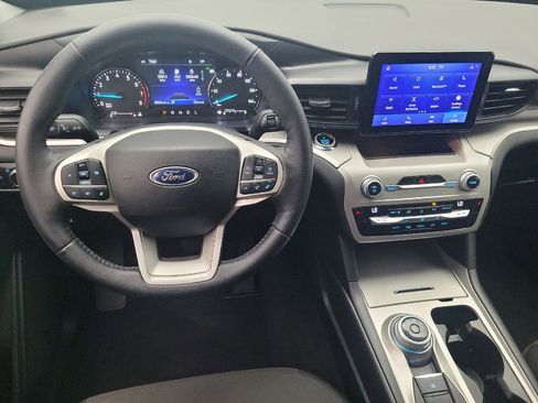 Used 2021 Ford Explorer XLT image 22