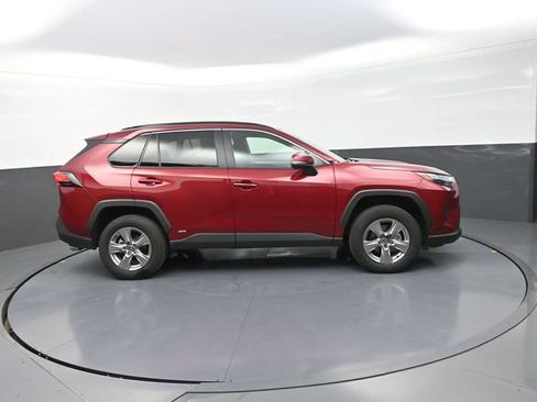 Used 2025 Toyota RAV4 XLE AWD/4WD image 15