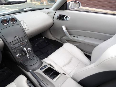Used 2006 Nissan 350Z Touring image 13