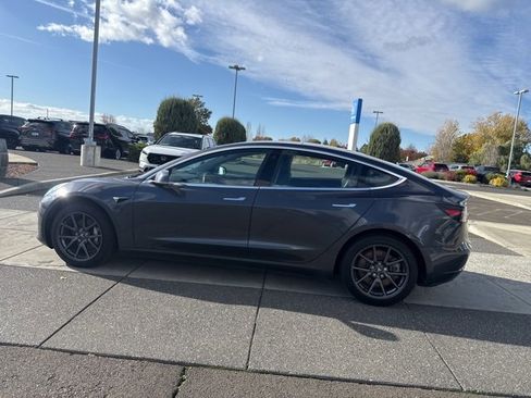 Used 2018 Tesla Model 3 Long Range image 11