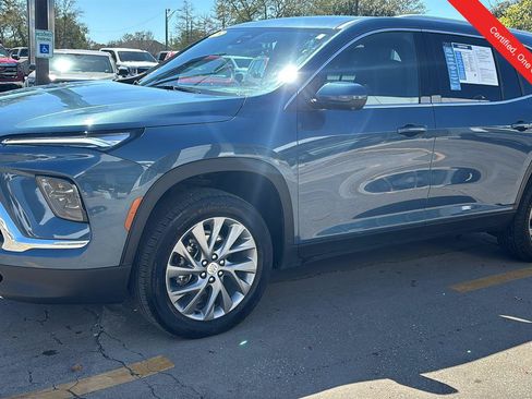 Used 2025 Buick Enclave Preferred FWD image 3