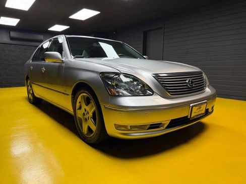 Used 2004 Lexus LS 430 RWD image 3