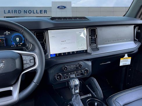 New 2025 Ford Bronco Badlands image 7