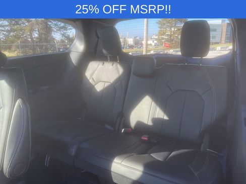 New 2026 Chrysler Pacifica Select image 8