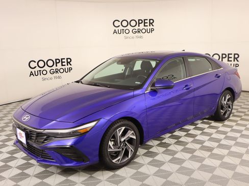 Used 2025 Hyundai Elantra SEL image 10