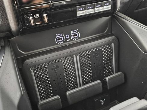 New 2026 RAM 3500 Laramie AWD/4WD image 30
