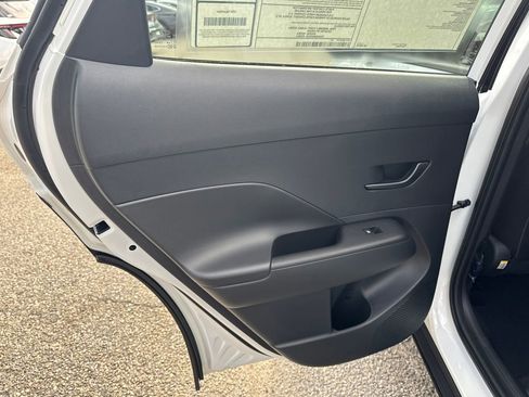 New 2026 Hyundai Kona SE image 12