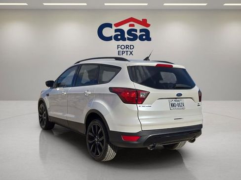 Used 2019 Ford Escape SE image 4