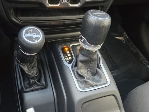 Used 2022 Jeep Gladiator Sport image 22