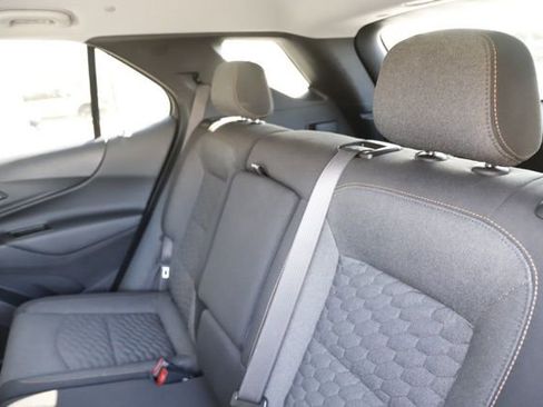Used 2021 Chevrolet Equinox LT FWD image 17