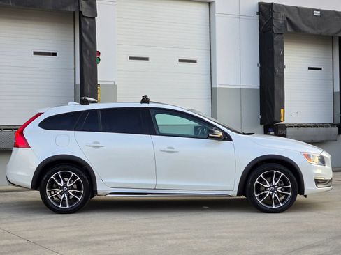Used 2016 Volvo V60 T5 Cross Country w/ Convenience Package AWD/4WD image 9