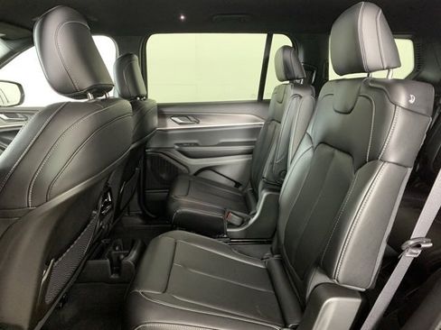 New 2025 Jeep Grand Cherokee L Limited image 15