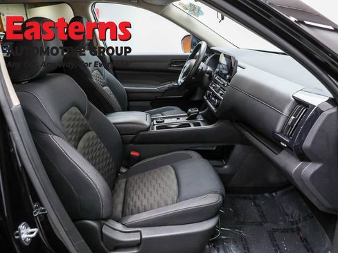 Used 2024 Nissan Pathfinder S image 23