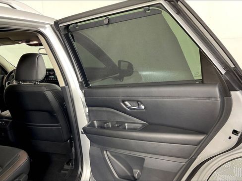 Used 2022 Nissan Pathfinder Platinum w/ Cargo Package AWD/4WD image 39