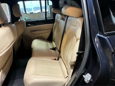 Used 2023 Jeep Grand Cherokee Limited w/ Luxury Tech Group II AWD/4WD image 11