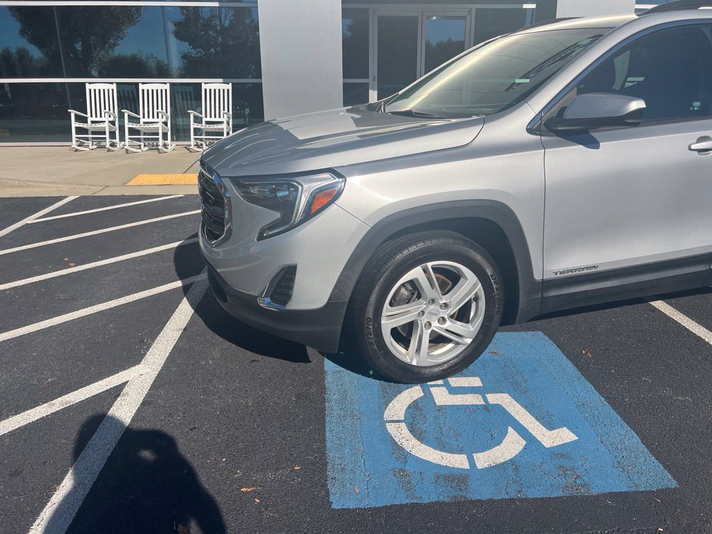 Used 2018 GMC Terrain SLE w/ Driver Convenience Package FWD image 3