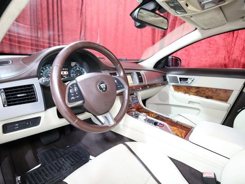 Used 2015 Jaguar XF Sport RWD image 12