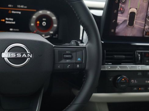 New 2026 Nissan Pathfinder SL image 9