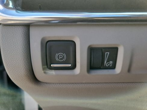 Certified 2022 Cadillac XT4 Luxury w/ Cold Weather Package FWD image 22