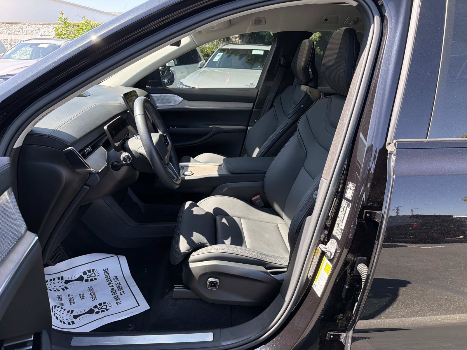 Certified 2025 Volvo EX90 Ultra AWD/4WD image 17