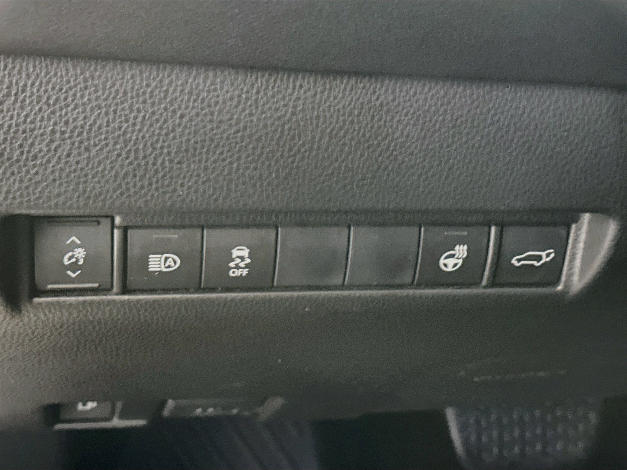 Used 2021 Toyota Venza XLE w/ Softex Package AWD/4WD image 17