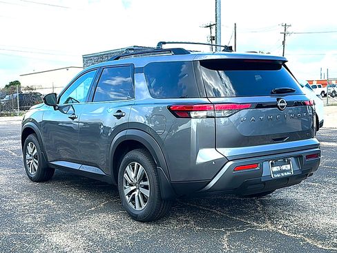 New 2026 Nissan Pathfinder SL FWD image 6