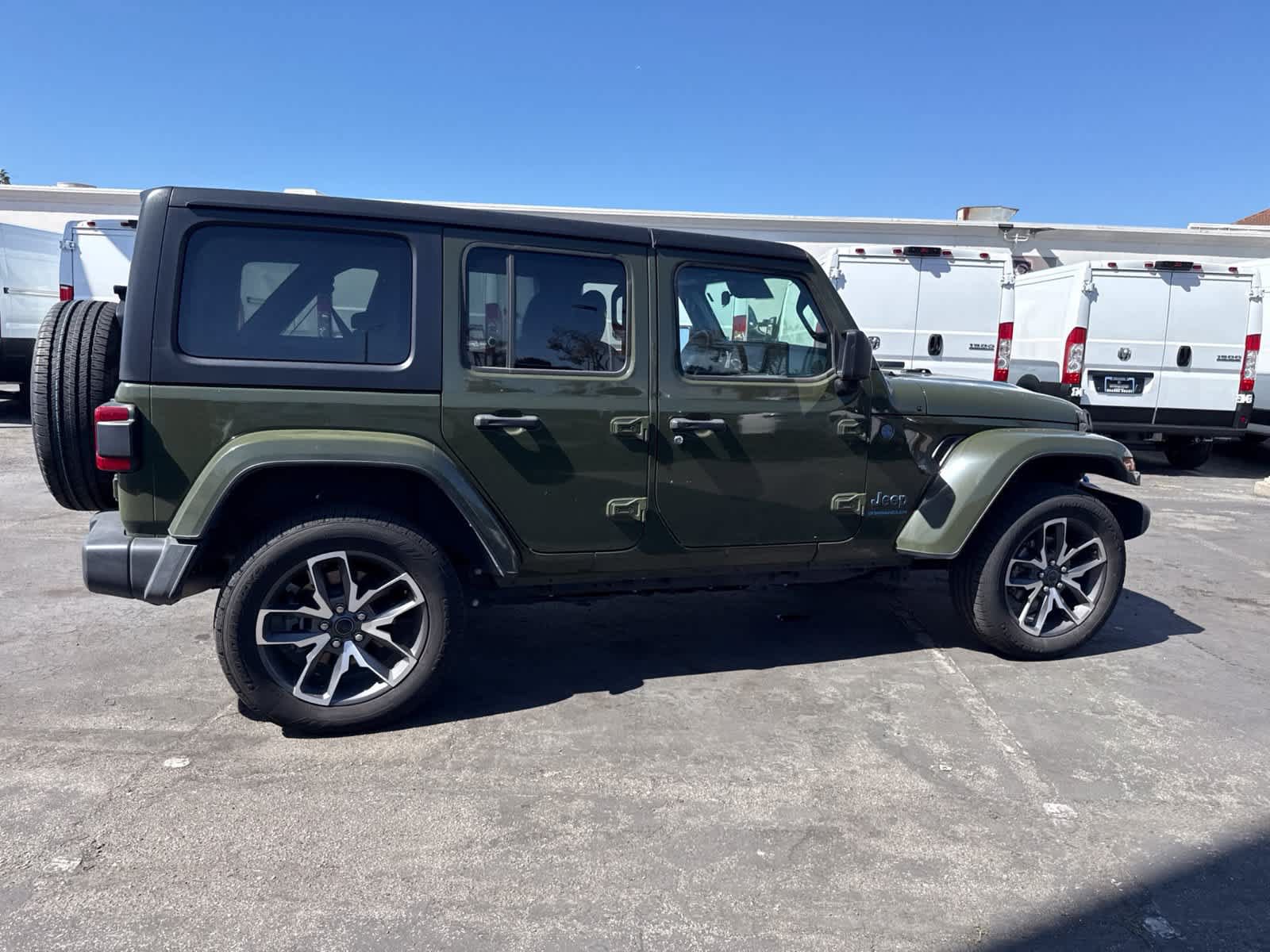 Used 2024 Jeep Wrangler Unlimited w/ Convenience Group AWD/4WD image 12