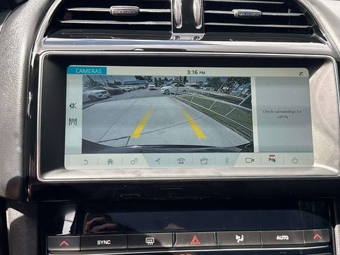 Used 2020 Jaguar F-PACE Premium image 28