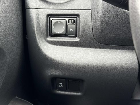 Used 2018 Nissan Versa Note SV image 19