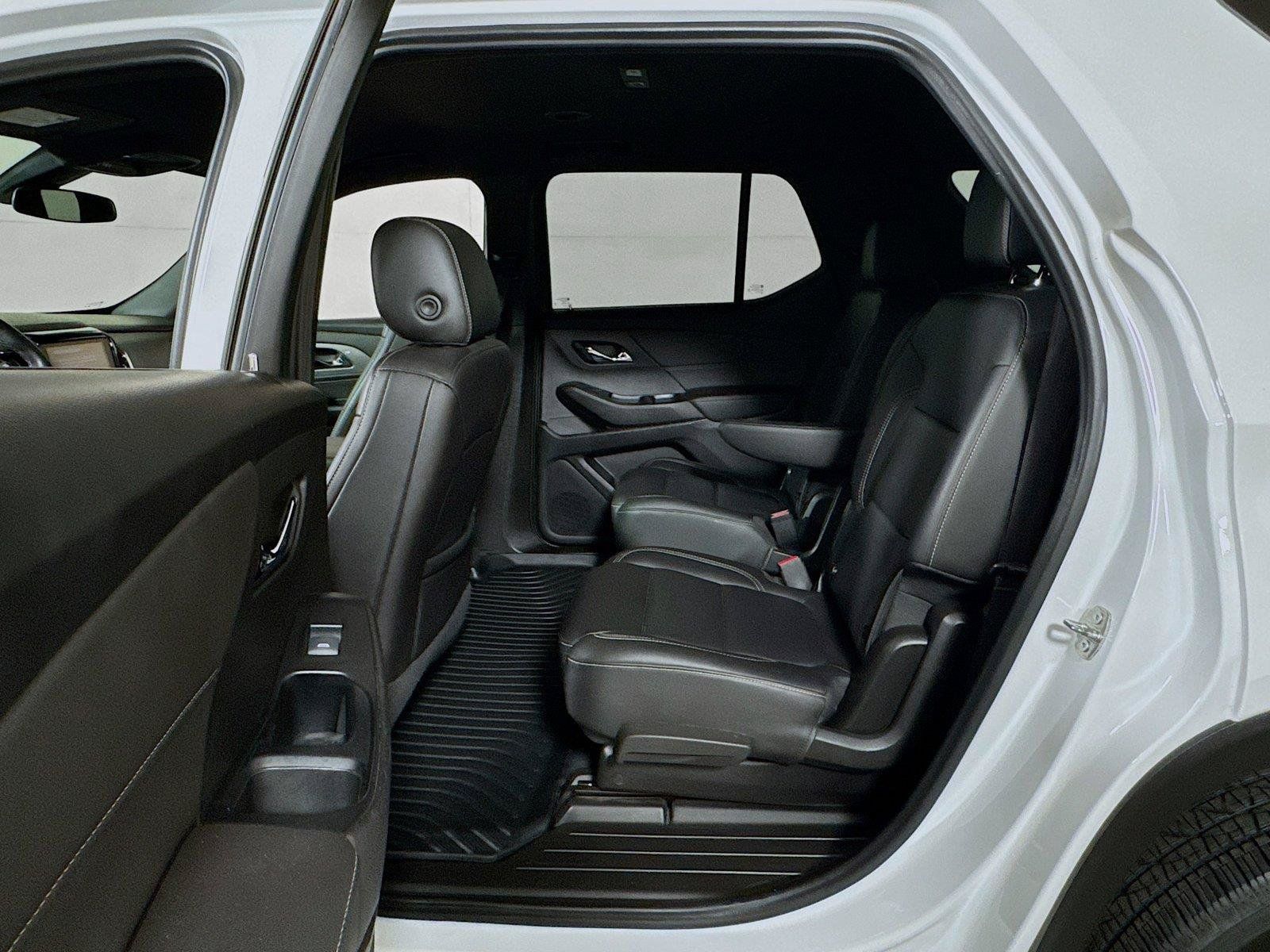 Used 2023 Chevrolet Traverse LT FWD image 21
