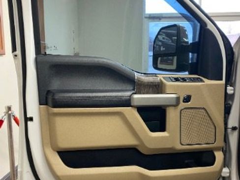 Used 2017 Ford F250 Lariat w/ Lariat Ultimate Package image 11